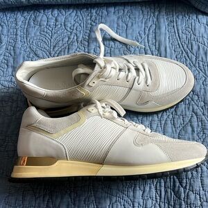 LV authentic sneakers 👟 Epi Suede Run Away Sneakers